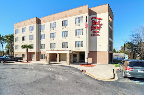 Red Roof Inn & Suites Fayetteville - Fort Bragg