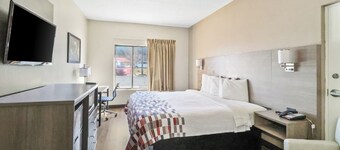 Red Roof Inn & Suites Fayetteville - Fort Bragg