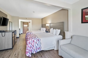 Desk, free WiFi, bed sheets - Red Roof Inn & Suites Fayetteville - Fort Bragg (Fayetteville)