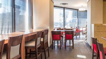 Desayuno bufé gratuito y diario