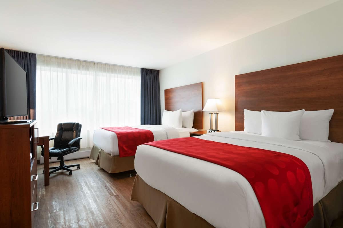 Room, 2 Queen Beds, Non Smoking