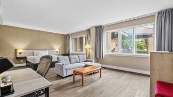 Suite, 1 cama de matrimonio grande, no fumadores | Escritorio, espacio para trabajar con un portátil, cortinas opacas