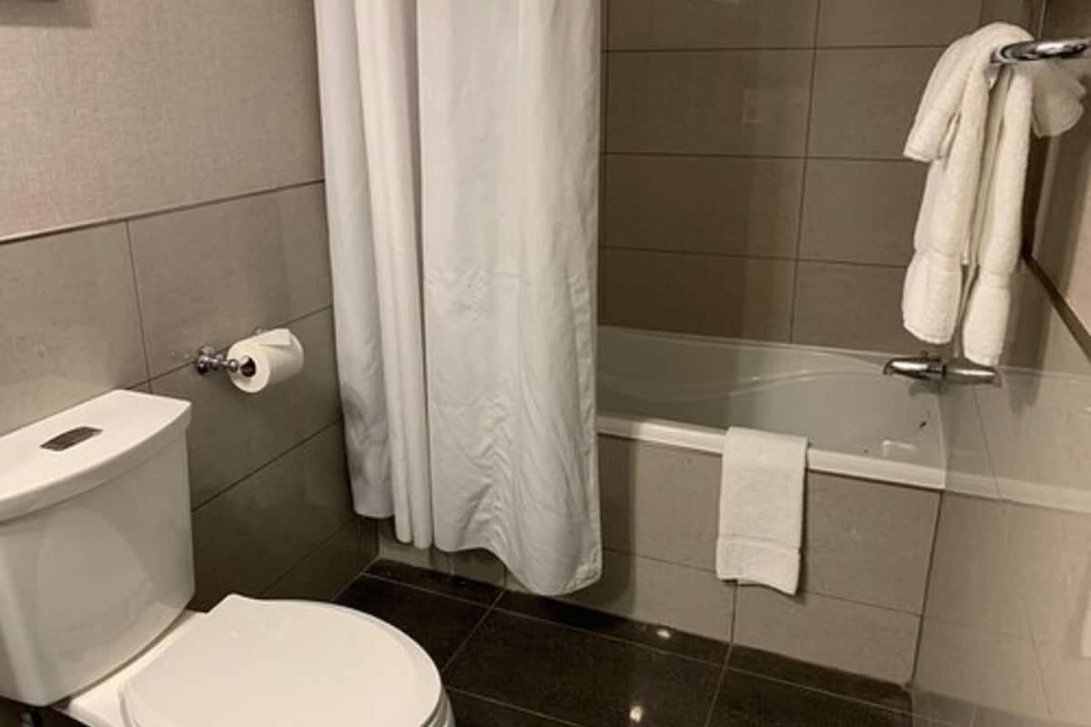 Suite, 2 Queen Beds, Non Smoking | Bathroom