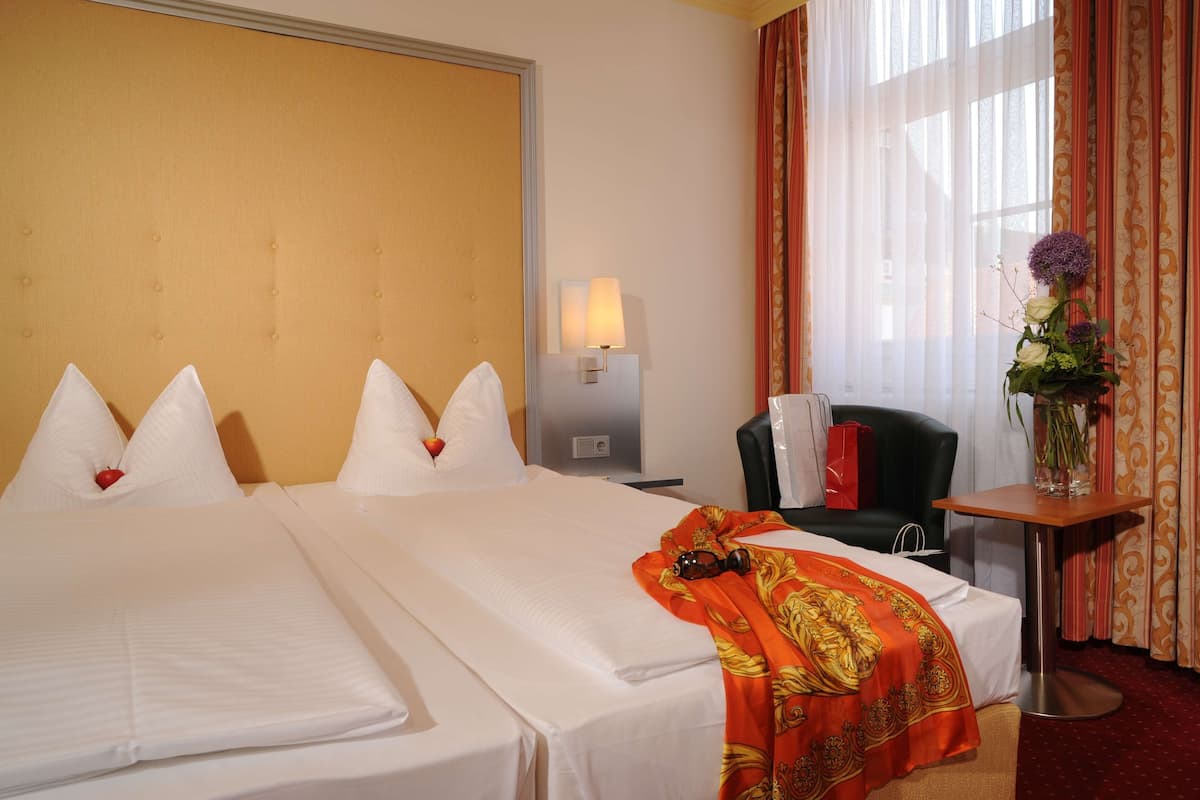 hypo-allergenic bedding, minibar, desk, iron/ironing board