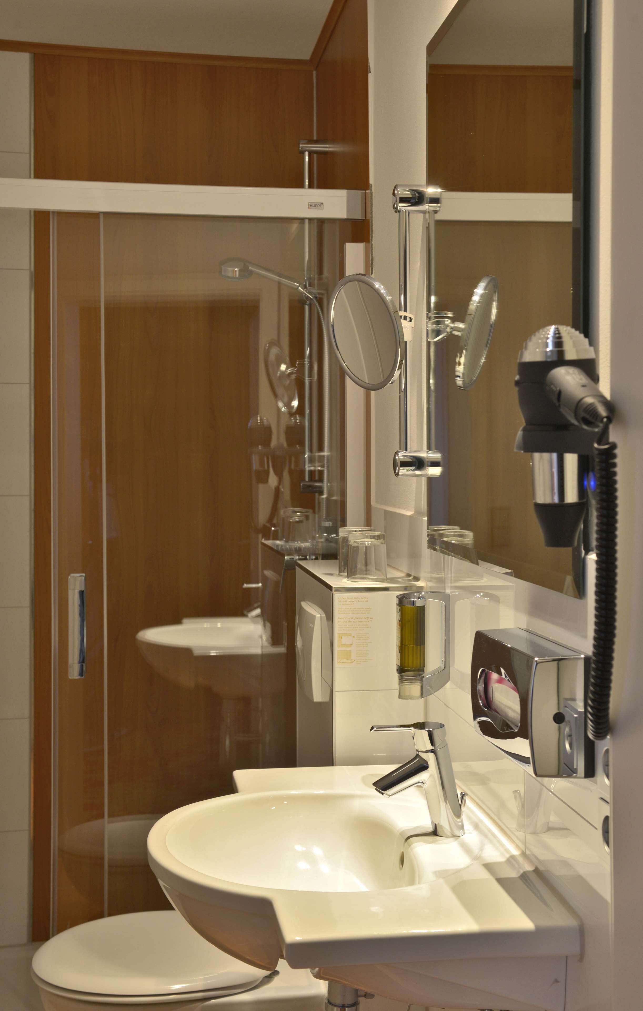 triple room | bathroom | hydromassage showerhead, hair dryer, towels