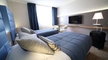 Superior Twin kamer | Luxe beddengoed, een kluis op de kamer, een bureau, geluiddichte muren