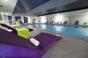 Indoor pool, sun loungers