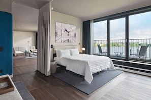Suite, 1 Bedroom, Non Smoking (View) | Premium bedding, minibar, in-room safe, desk
