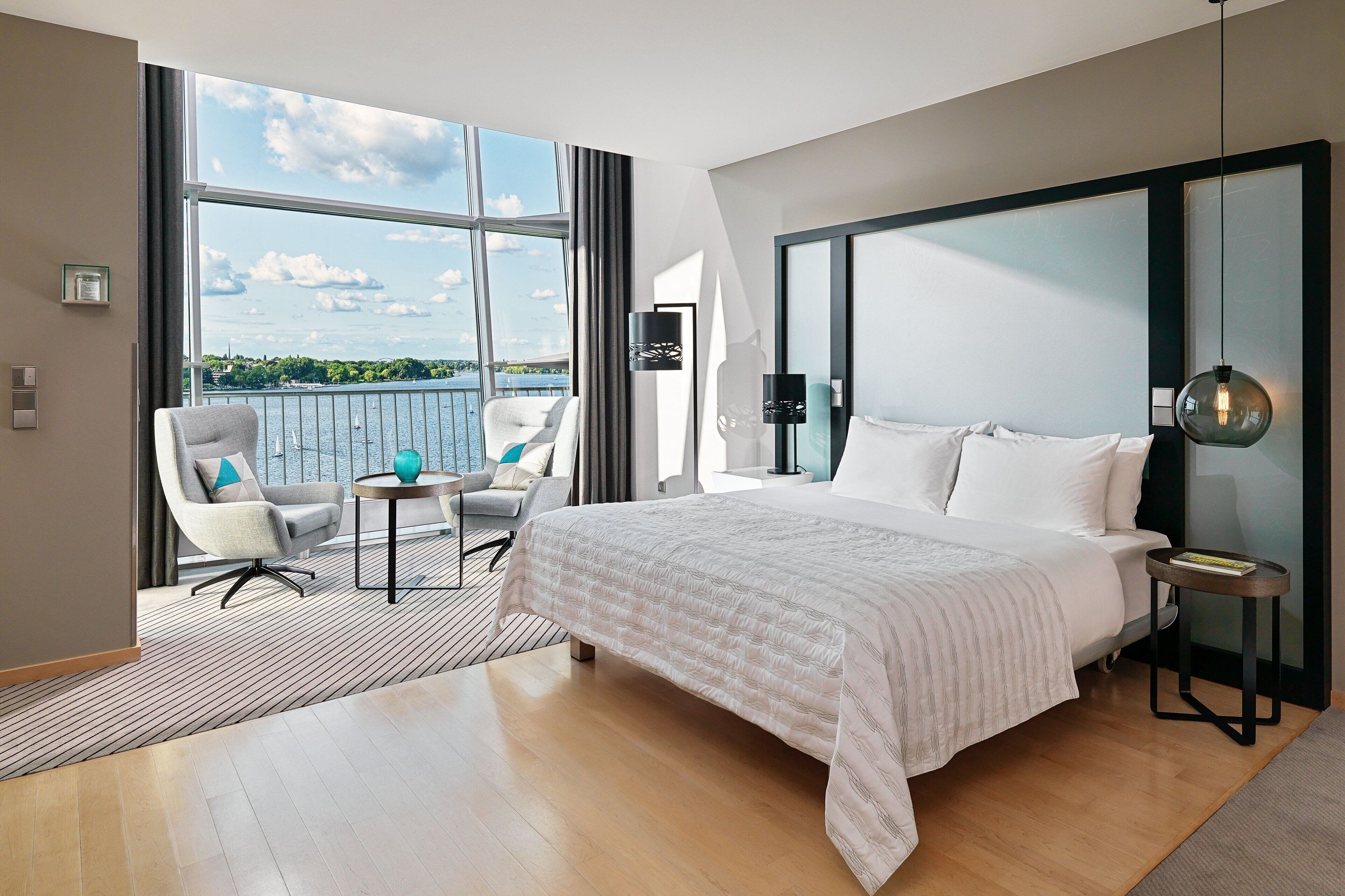 Suite, 1 King Bed with Sofa bed | Premium bedding, minibar, in-room safe, desk