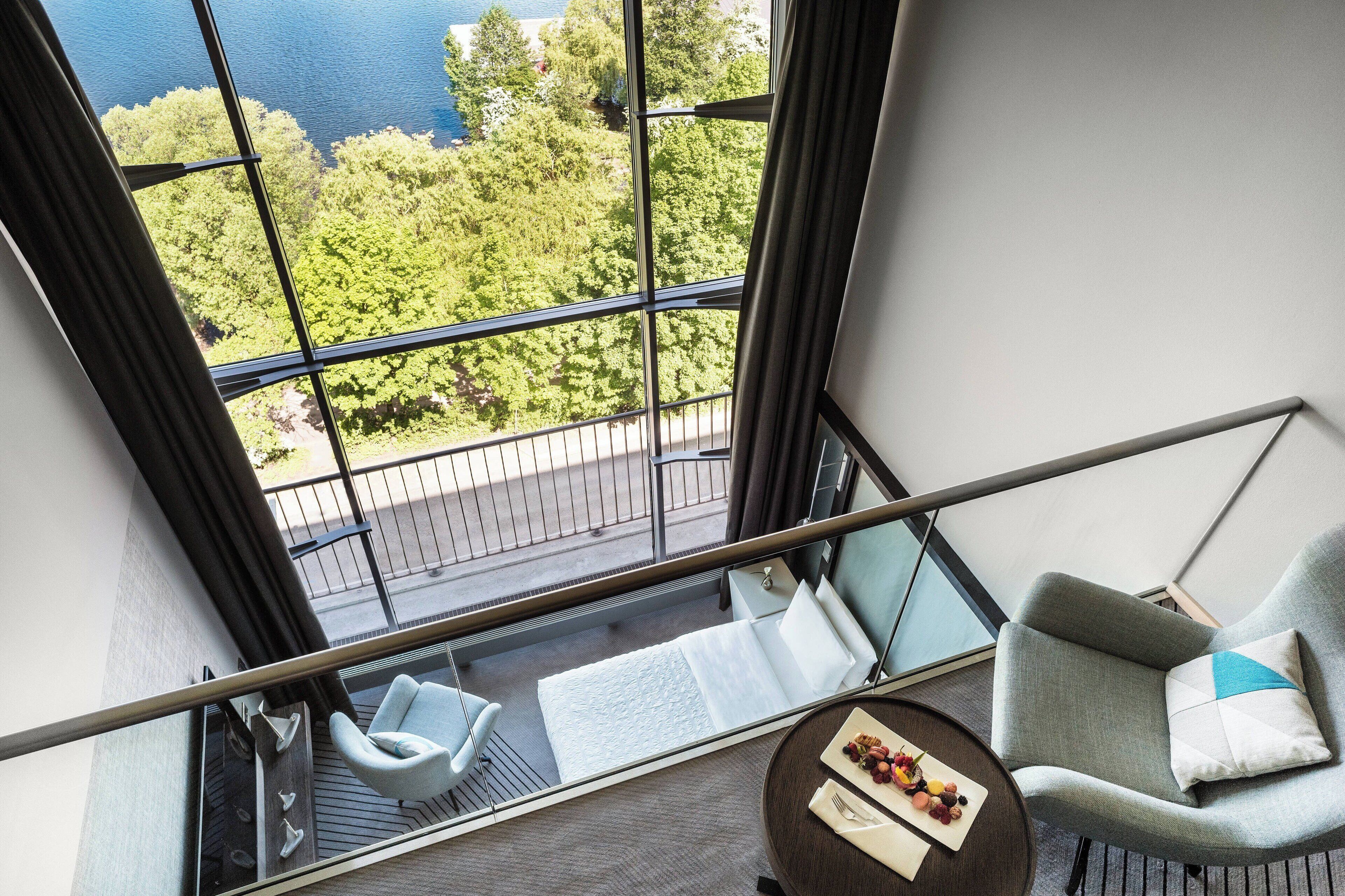 Suite, 1 King Bed with Sofa bed | Premium bedding, minibar, in-room safe, desk