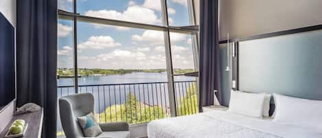 Suite, 1 King Bed with Sofa bed, Non Smoking