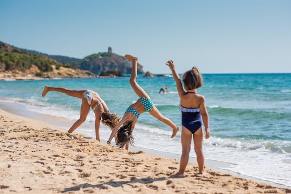 Beach nearby, white sand, free beach shuttle, scuba diving