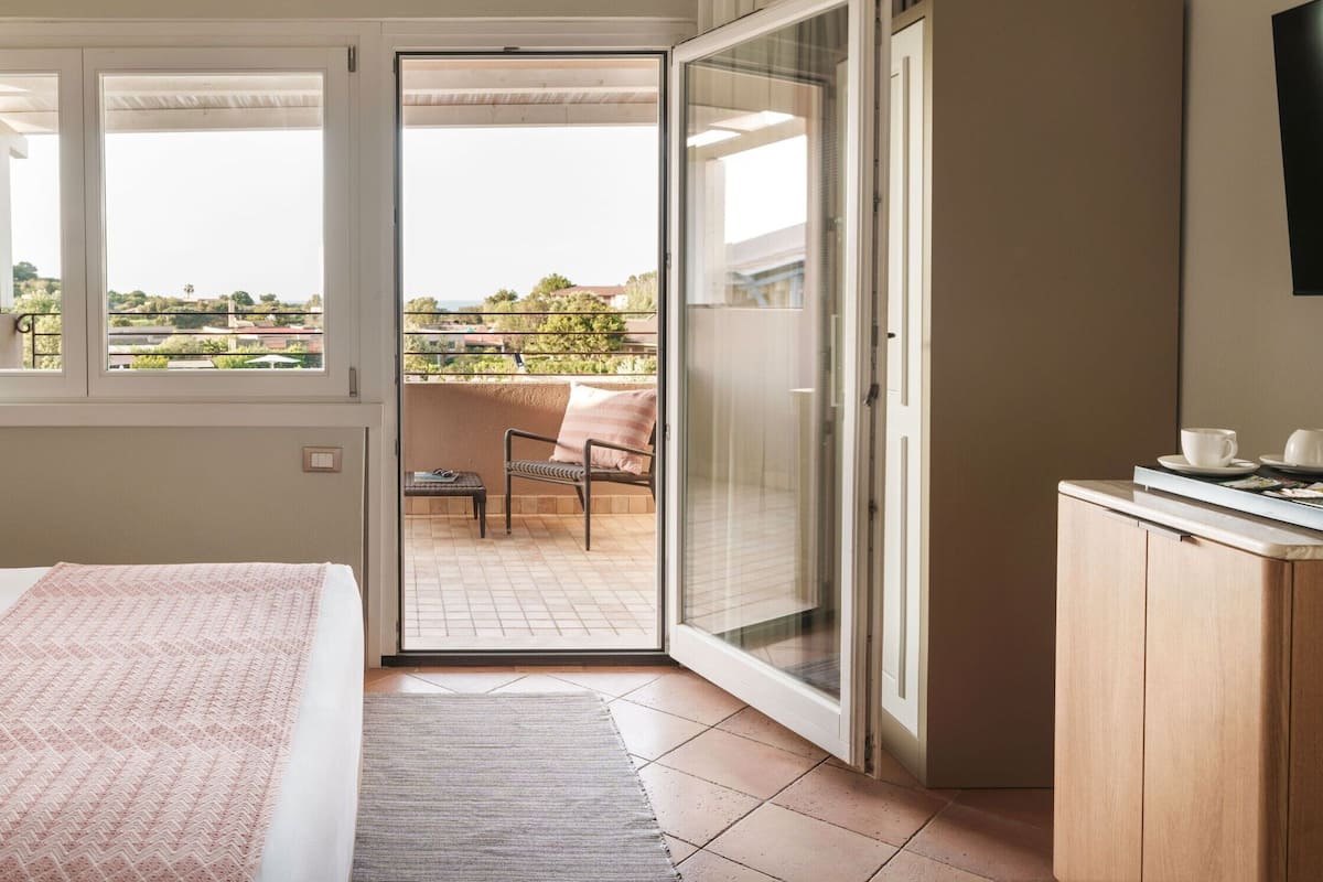 Classic Balcony Room | 1 sovrum, minibar och värdeförvaringsskåp på rummet