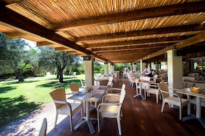 2 restaurants, breakfast, lunch served; local and international cuisine 