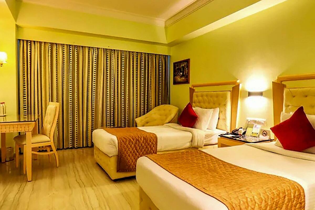 Executive Room, 2 Twin Beds, Non Smoking | In-room safe, desk, rollaway beds (surcharge), WiFi (free)