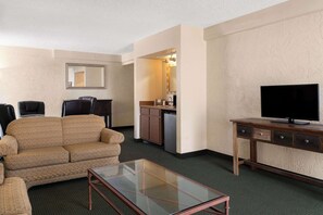 In-room safe, desk, laptop workspace, blackout drapes - Ramada by Wyndham Tucson (Tucson)