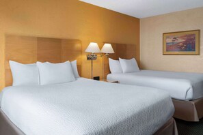 In-room safe, desk, laptop workspace, blackout drapes - Ramada by Wyndham Tucson (Tucson)