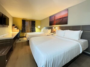 Desk, iron/ironing board, free WiFi, bed sheets - Quality Inn & Suites Willows (Willows)