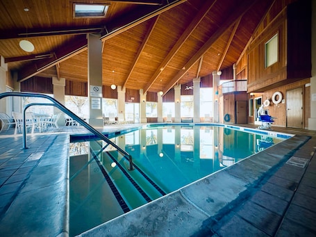 Indoor pool. Quality Inn & Suites Willows