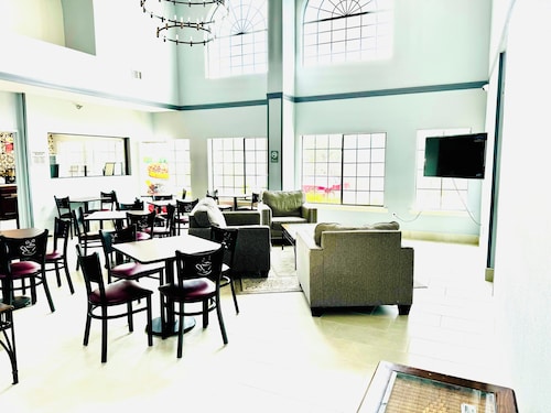 Quality Inn near SeaWorld - Lackland