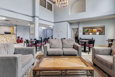 Quality Inn near SeaWorld - Lackland