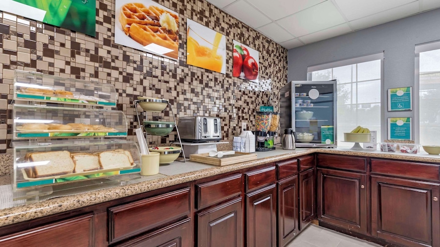 Quality Inn near SeaWorld - Lackland