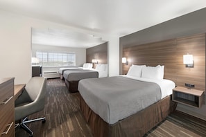 Desk, laptop workspace, blackout curtains, iron/ironing board - Quality Inn near SeaWorld - Lackland (San Antonio)