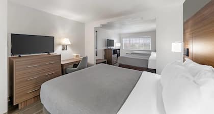 Quality Inn near SeaWorld - Lackland