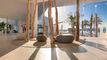 2 bares o lounges, bar junto a la alberca, bar en la playa