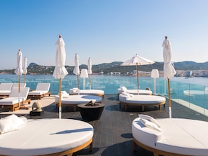Sun deck