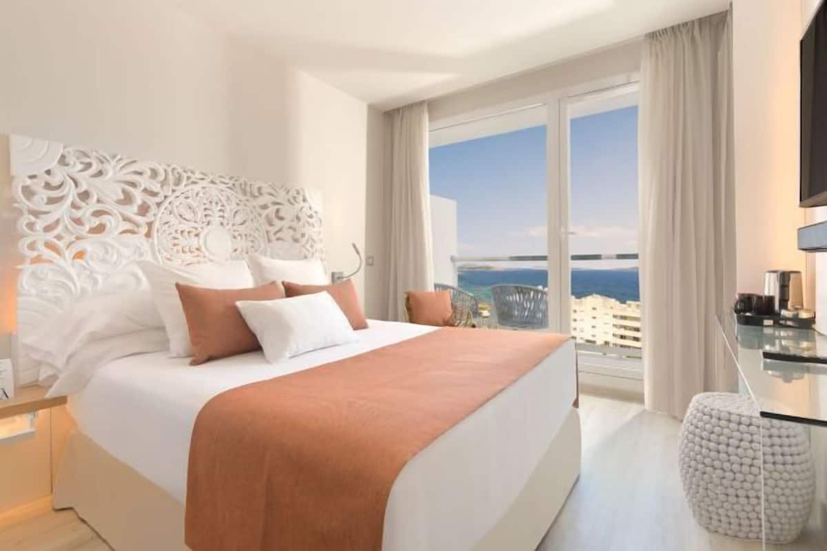Frigobar, cofres nos quartos, Wi-Fi de cortesia, roupa de cama