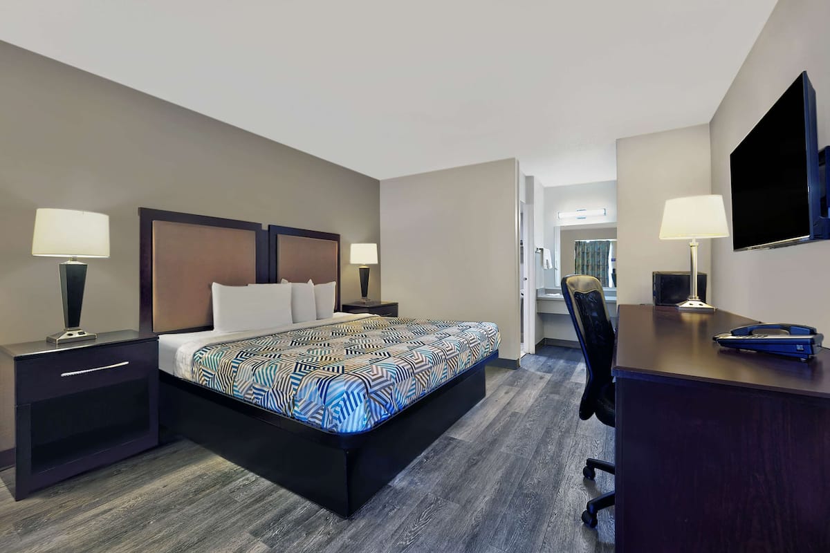 Skrivebord, wi-fi (inkludert) og sengetøy