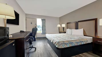 Escritorio, wifi gratis y ropa de cama