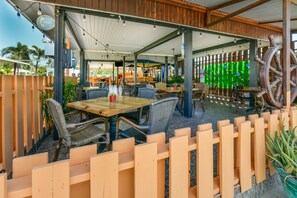 Breakfast and dinner served - Aruba Blue Village (Noord)