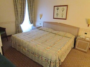Minibar, individually decorated, individually furnished, desk - Grand Hotel Delle Terme Re Ferdinando (Ischia)