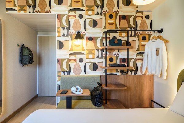 Standard Room, 2 Twin Beds | Memory foam beds, individually decorated, individually furnished, desk