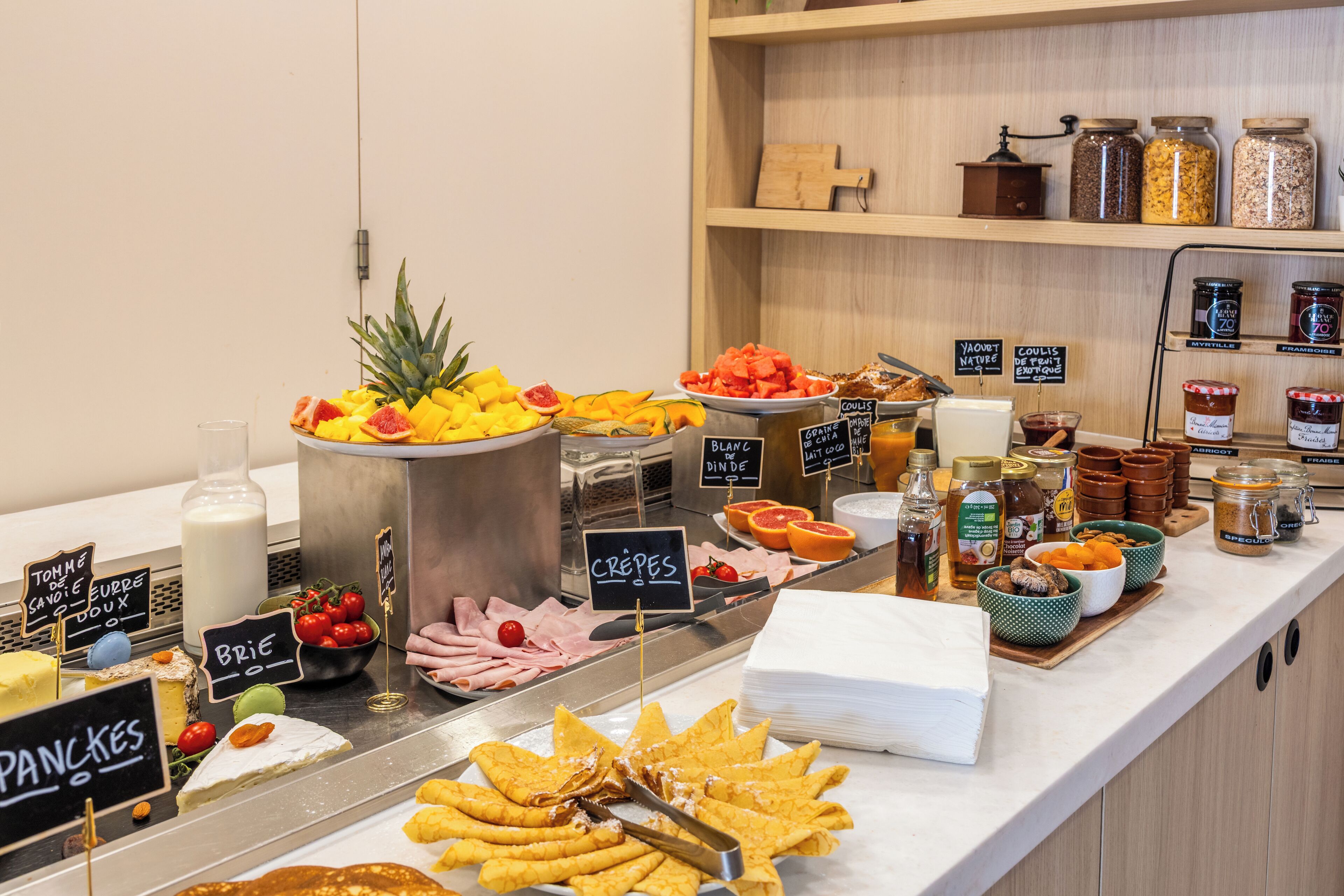 Desayuno buffet diario (EUR 13 por persona)