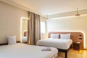 Family Oda, 1 Çift Kişilik Yatak ve Çekyat | Memory foam (visko elastik) yatak, ayrı ayrı dekore edilmiş 