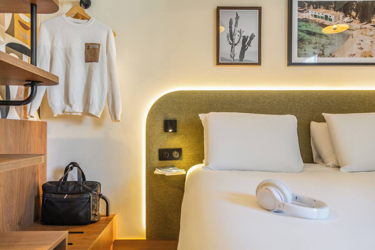 Habitación estándar, 1 cama doble | Colchones viscoelásticos y escritorio