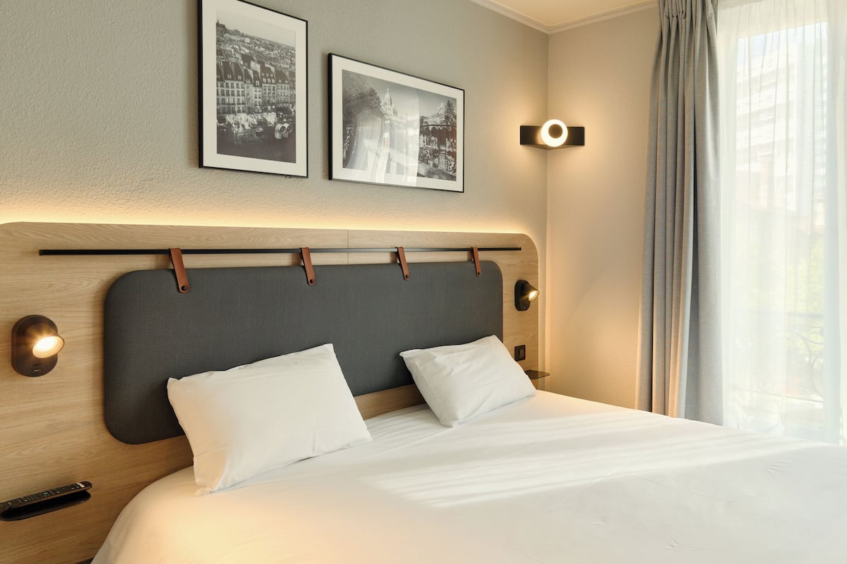 Standard Room, 1 Queen Bed