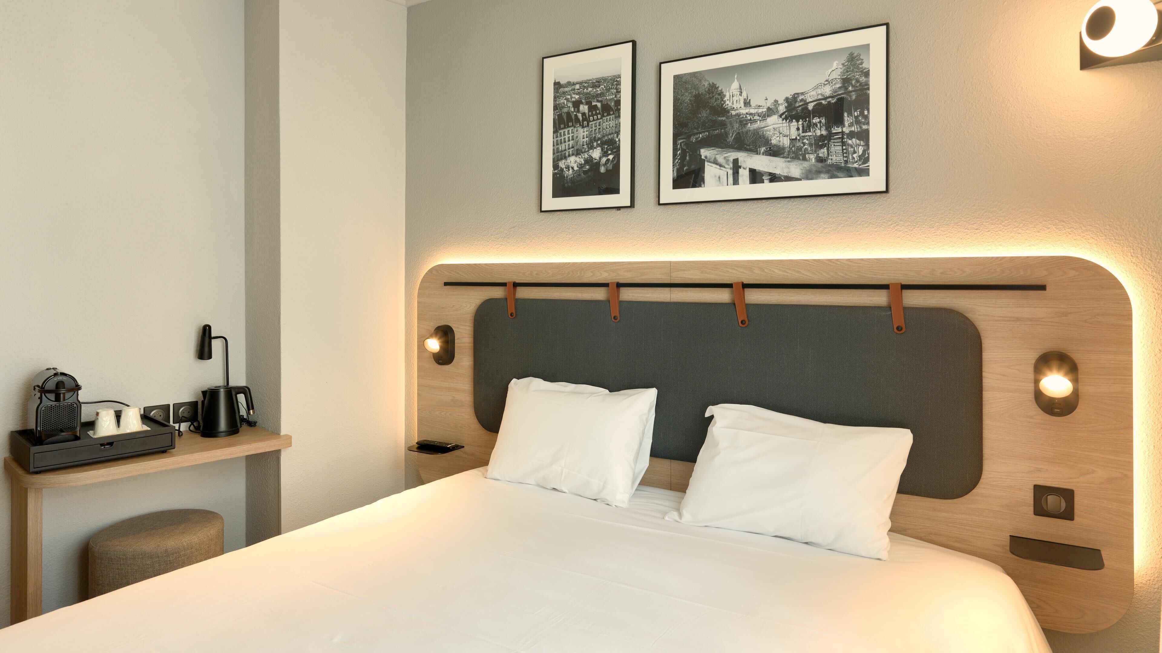 Habitación estándar, 1 cama Queen size | Ropa de cama de alta calidad, escritorio y cortinas blackout 