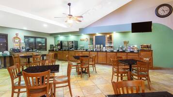 Esmorzar diari continental gratuït