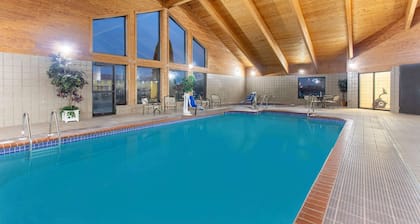 AmericInn by Wyndham New London