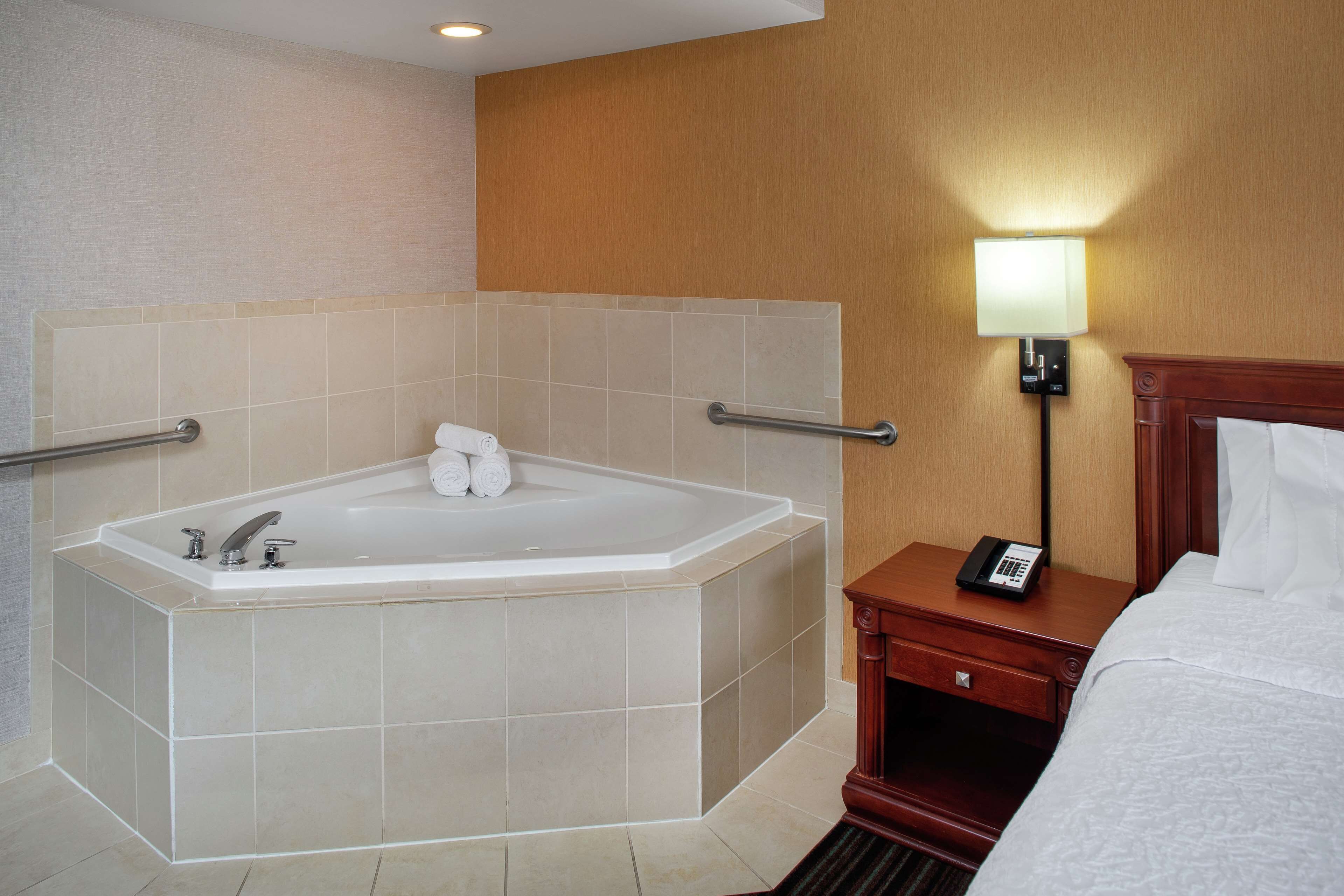 Photo - Hampton Inn & Suites by Hilton Toronto Airport