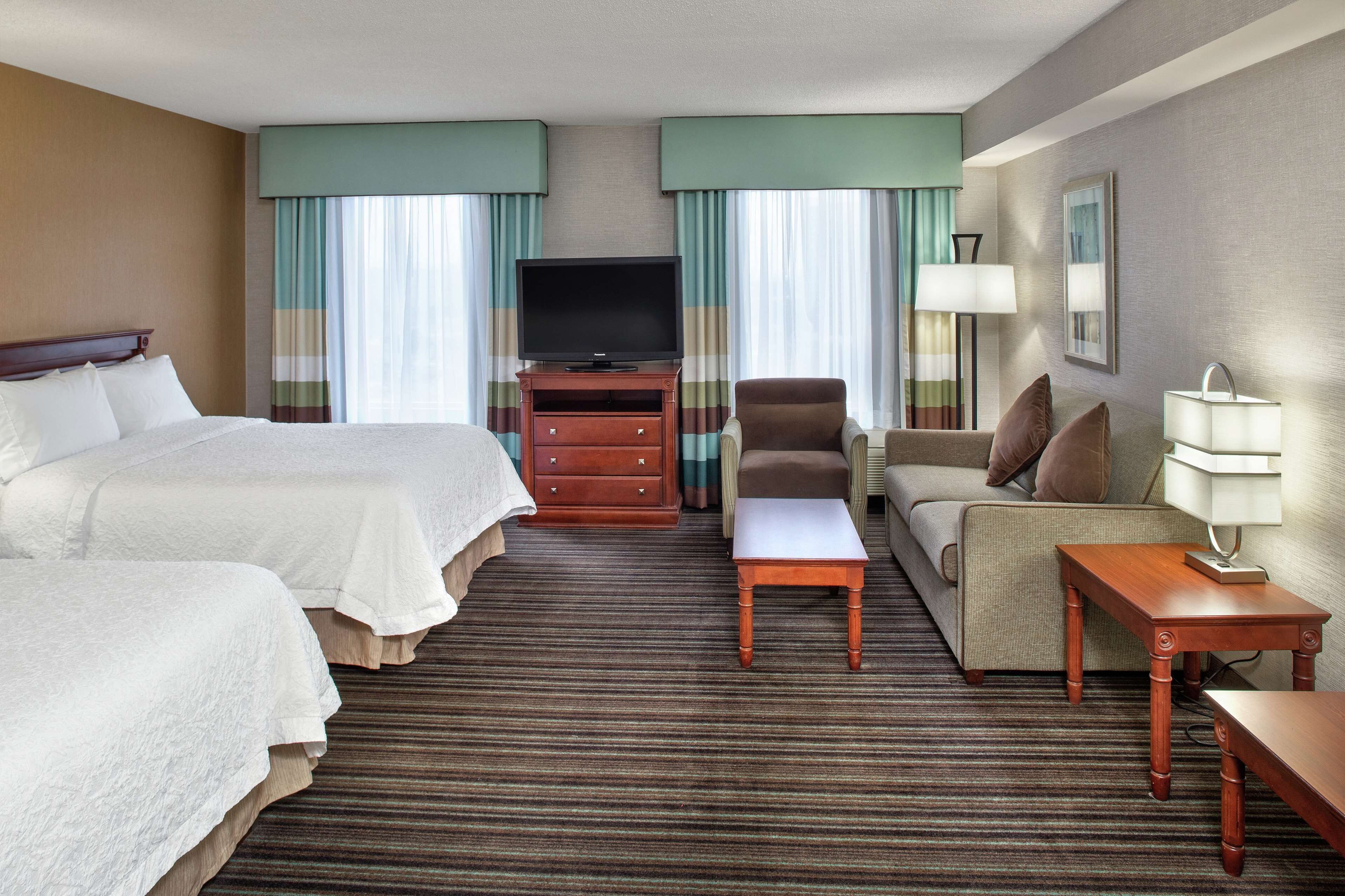 Photo - Hampton Inn & Suites by Hilton Toronto Airport