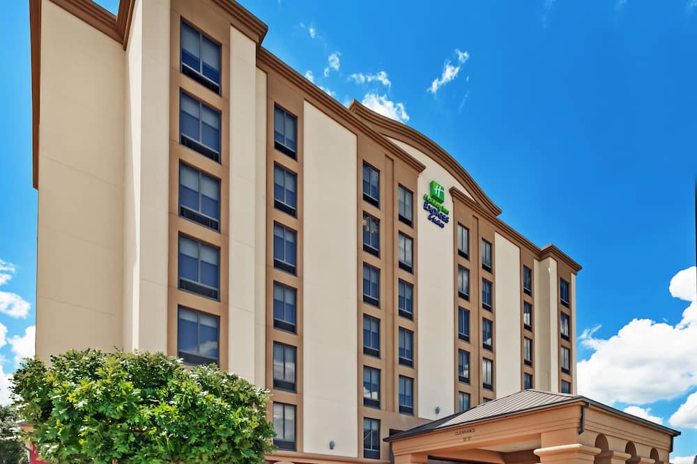 Holiday Inn Express & Suites Houston - Memorial Park Area by IHG