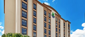 Holiday Inn Express & Suites Houston - Memorial Park Area by IHG