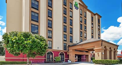 Holiday Inn Express & Suites Houston - Memorial Park Area, an IHG Hotel