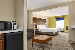 Premium bedding, in-room safe, desk, blackout drapes - Holiday Inn Express & Suites Philadelphia - Mt. Laurel by IHG (Mount Laurel)