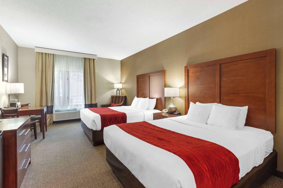 suite, non smoking | in-room safe, blackout curtains, iron/ironing board, cots/infant beds